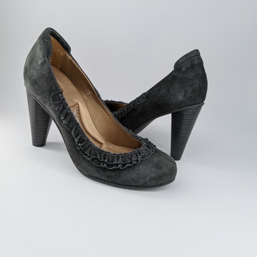 You by Crocs Ruffled Heels sz. 7.5 - dark grey